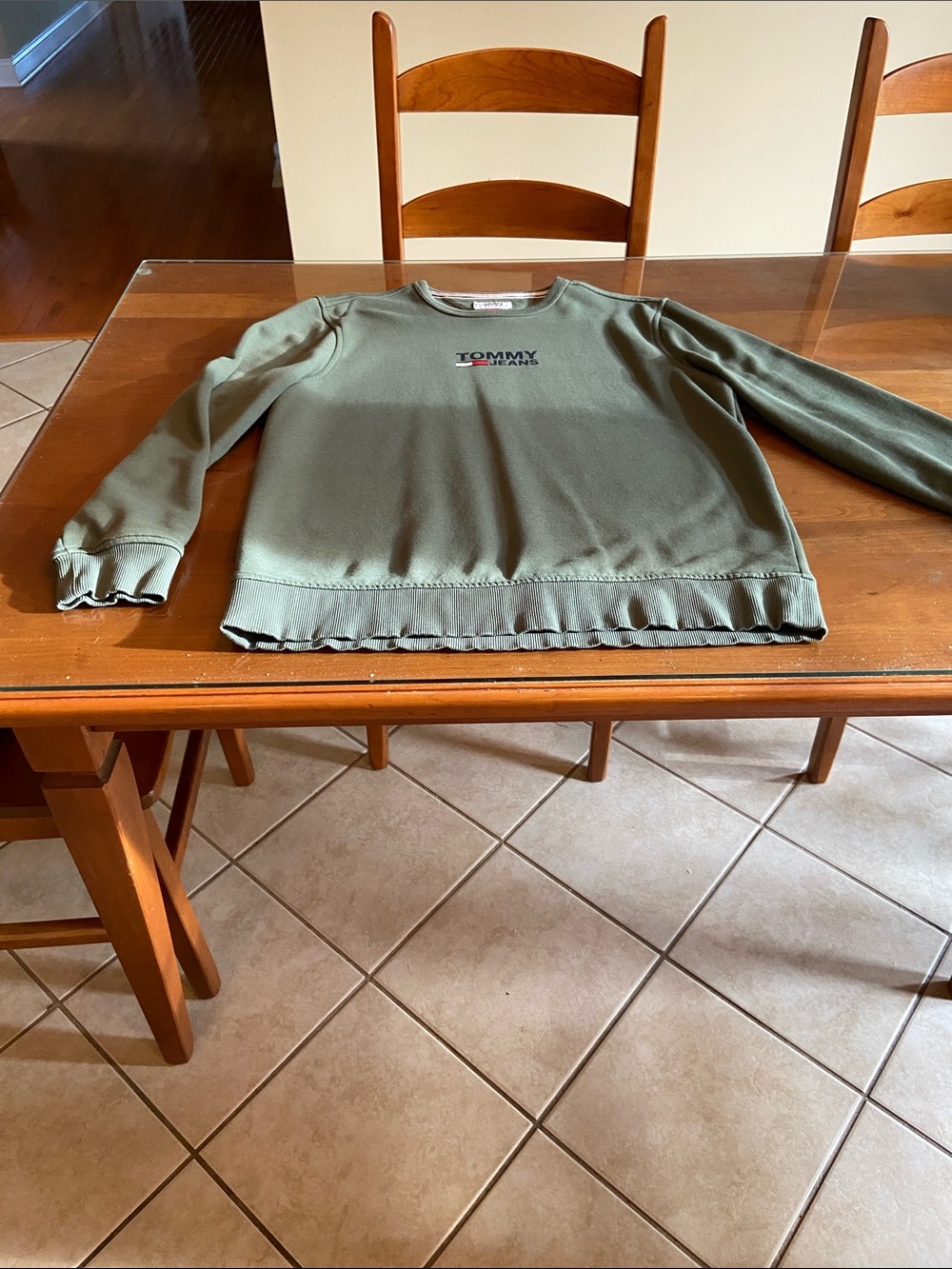 Tommy Hilfiger Olive Green Crewneck Sweatshirt with Logo. Soft and Warm. M